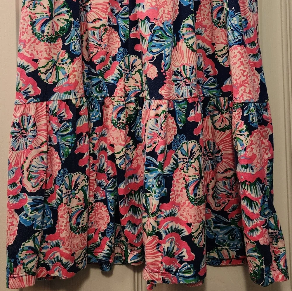 Lilly Pulitzer Girls V-Neck Tiered Dress • Fan Sea Pants Print • M - Picture 5 of 8